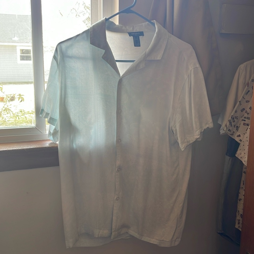 Forever 21 men’s small paisley print button down